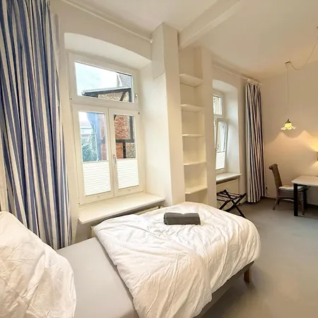 Berta - Zentrale - 2 Kuechenzeilen - Naehe Bahnhof Schwerin (Mecklenburg-Vorpommern)